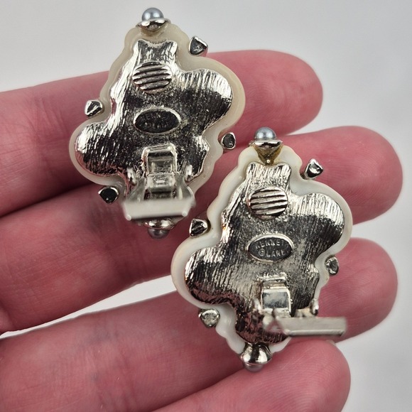 Kenneth Lane KJL Faux Pearl Rhinestone Seashell Clip On Earrings Silver Tone VTG - Picture 7 of 10